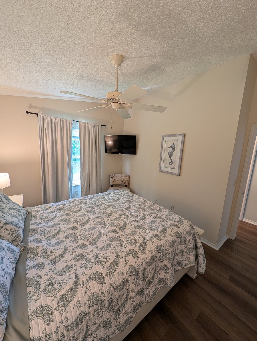 Guest bedroom