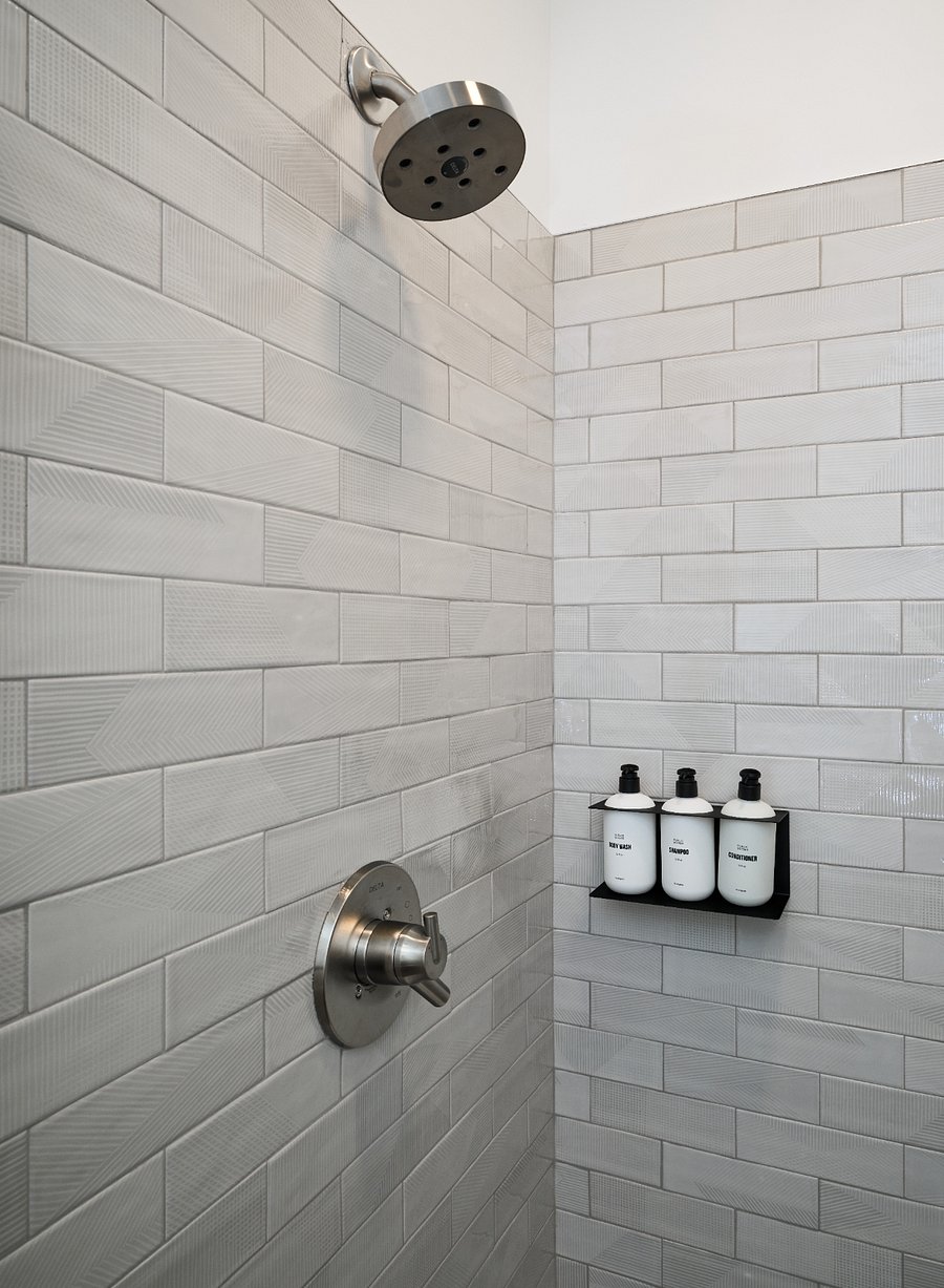 Where modern design meets everyday luxury.
Enjoy a spotless, soothing space made for moments of self-care.