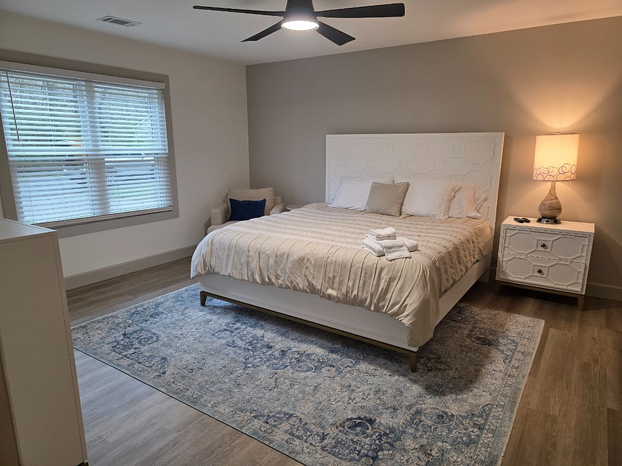 Master bedroom - King