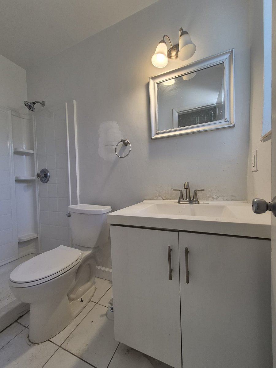 PRIVATE BATHROOM ADDITIONAL PHOTO