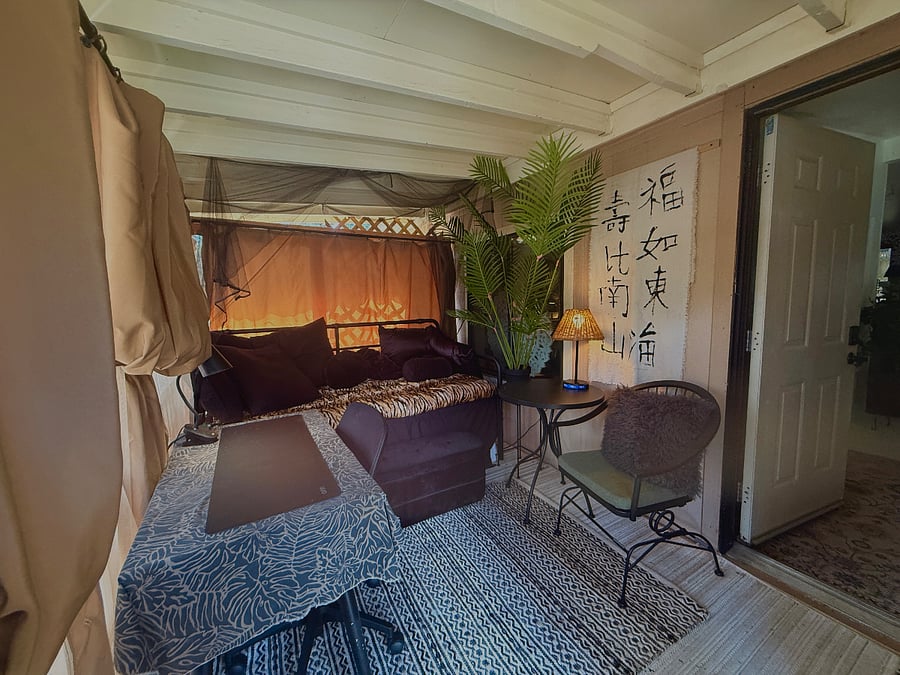 Front Porch also provides a desk for outdoor inspiration, birdsongs while working or researching.