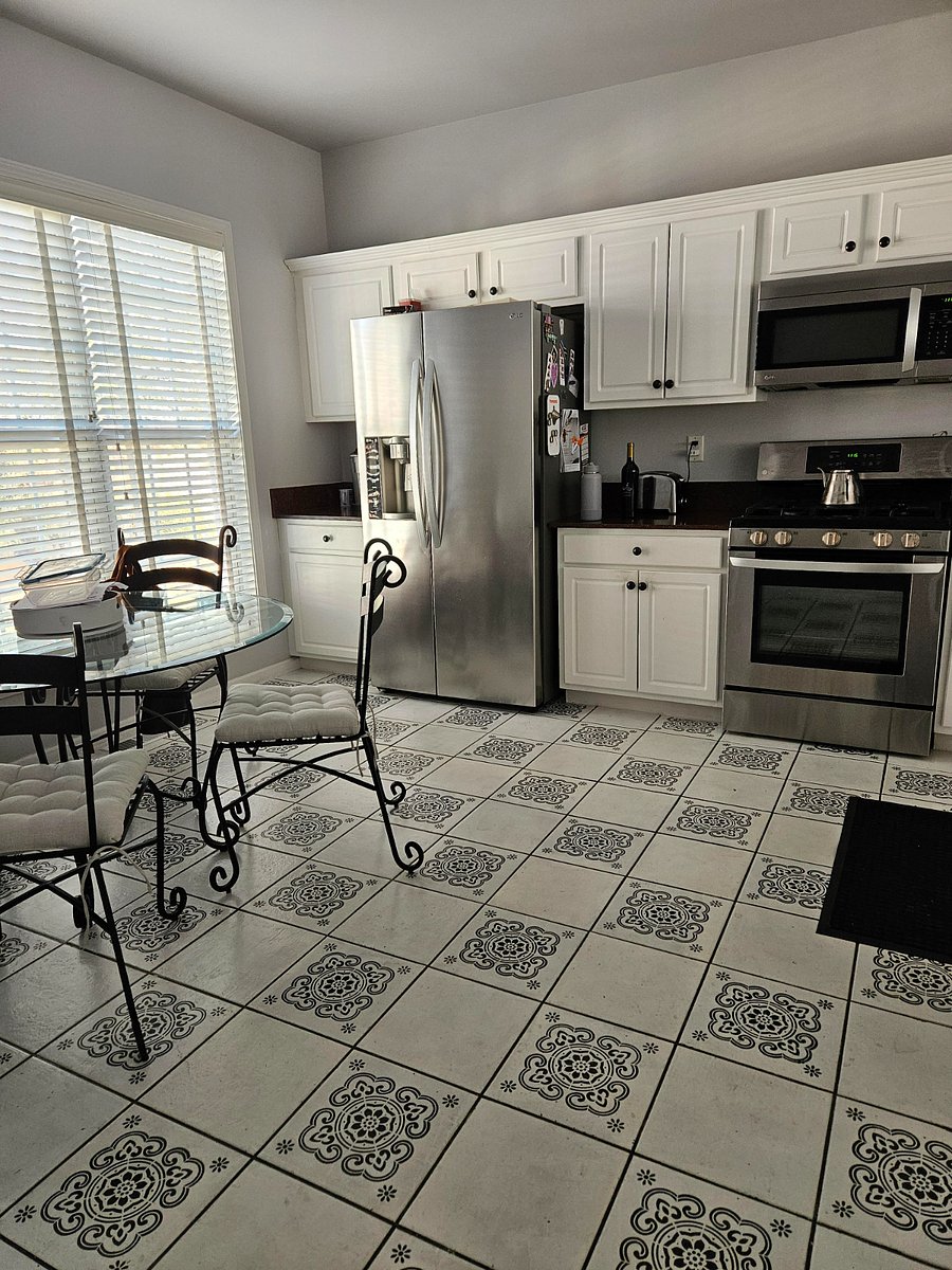 Eat in kitchen
