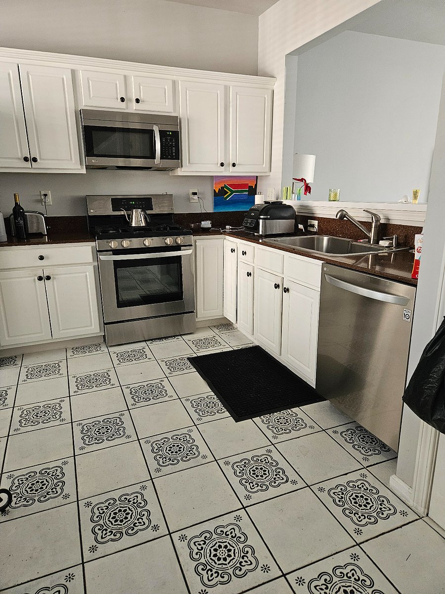 Eat in kitchen