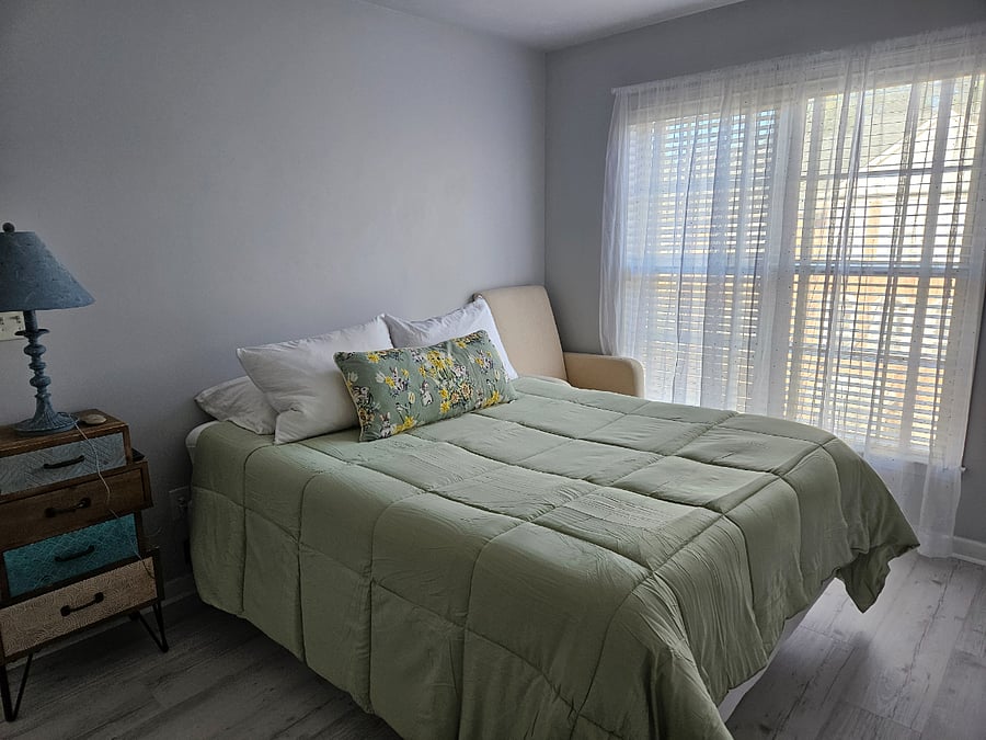 Queen bedroom