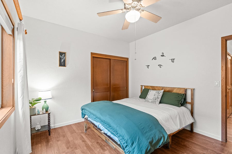 Queen Bedroom 