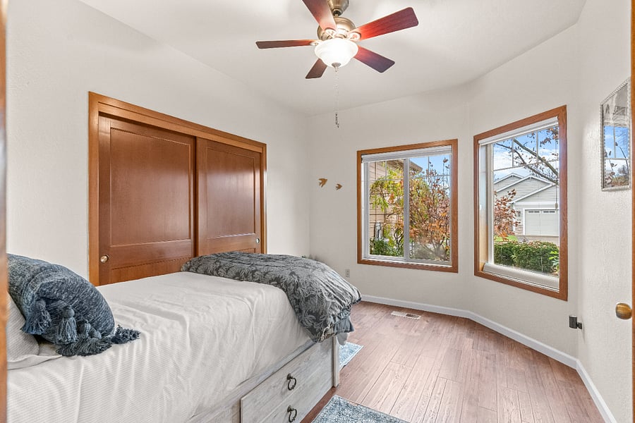 Twin Bedroom 