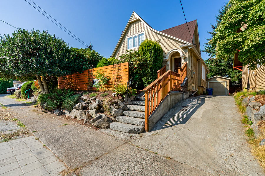 Front Yard & Driveway