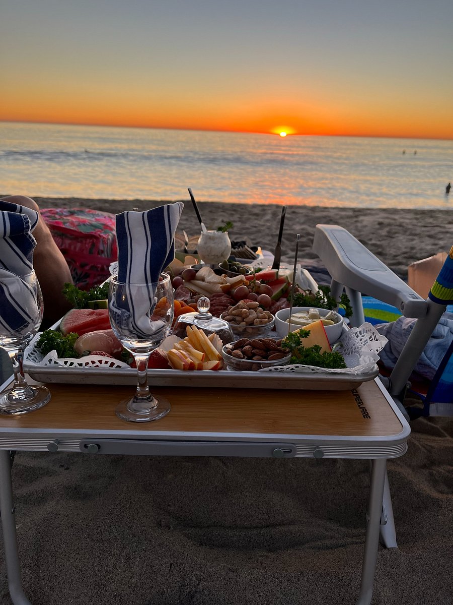 Our rental provides everything you need to take dinner to the beach.