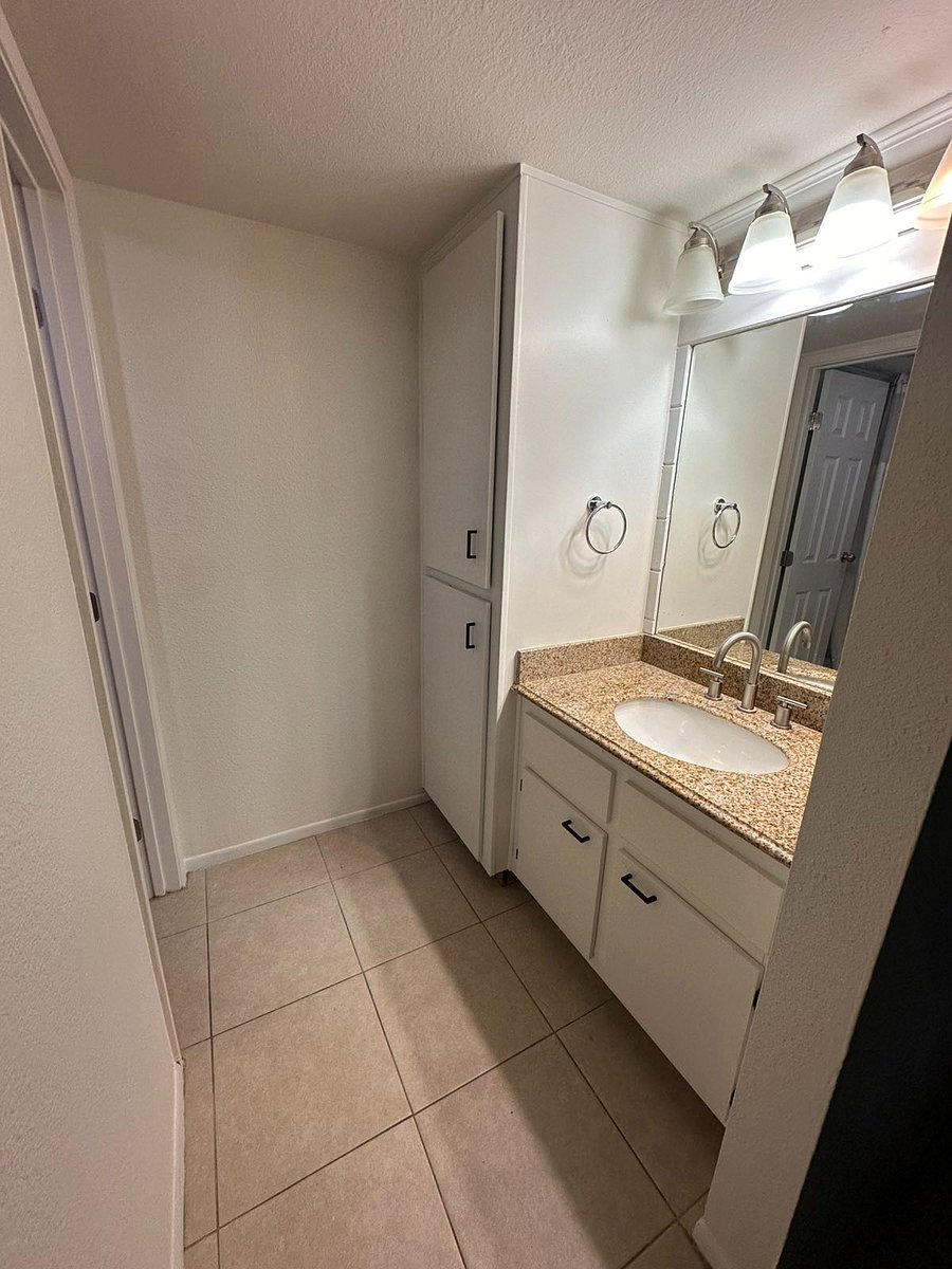 Master's bathroom