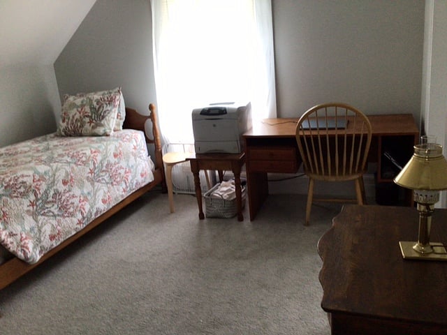 Office with twin bed-second floor