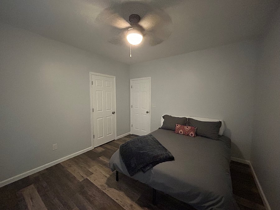 Middle bedroom- Queen Bed.
Has a window on other wall.