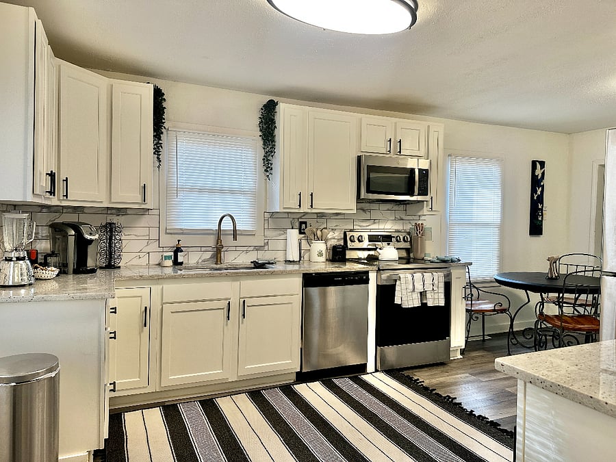 Nice sized Eat In Kitchen that's stocked ready to cook & bake with many great utensils & appliances. 
Blender, Keurig Machine, French Press, Water Kettle, pots, pans, baking sheet, measuring cups, & more. 