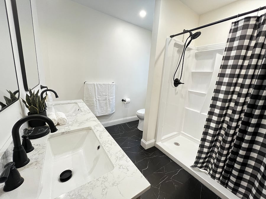 2nd Floor Master Bathroom