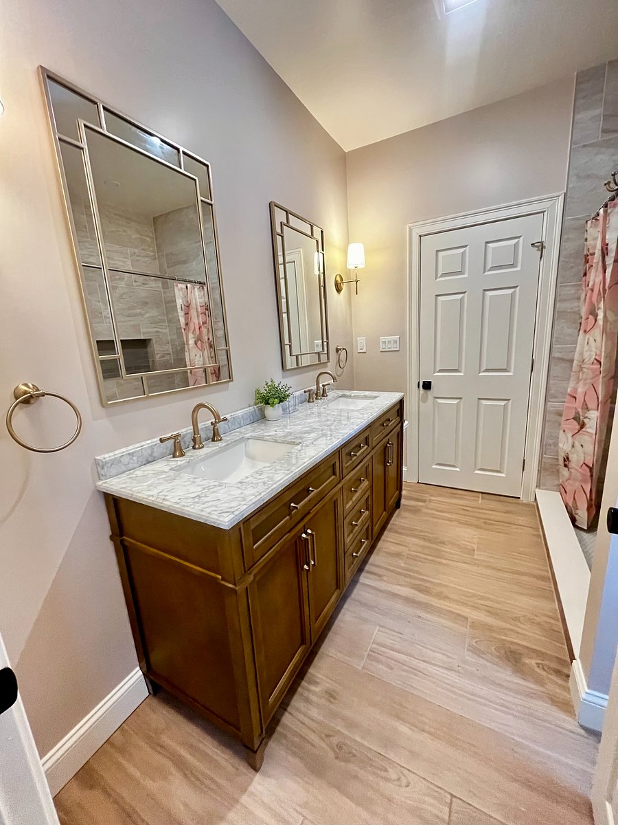 1st Floor Bathroom
