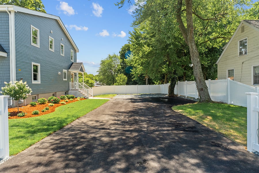 Driveway, plenty of parking