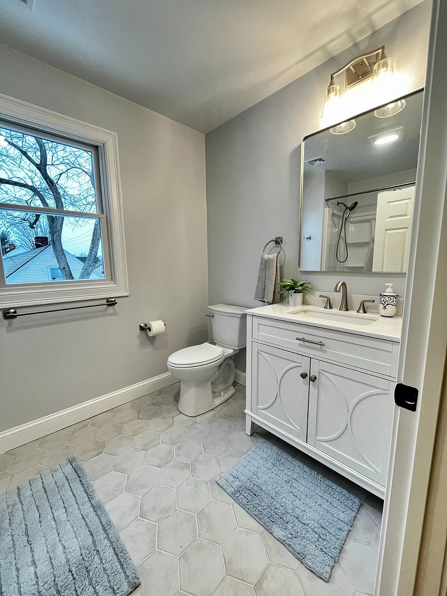 2nd Floor Bathroom #2