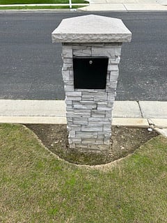 Locking mailbox.