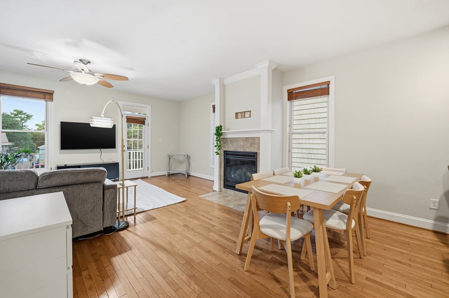 Kitchen island with seating and prep space