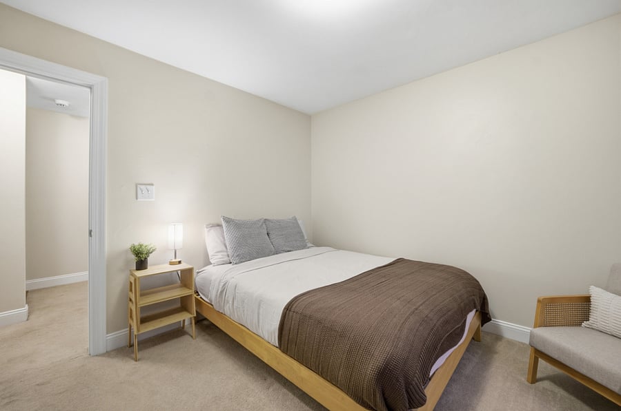 Guest bedroom 
