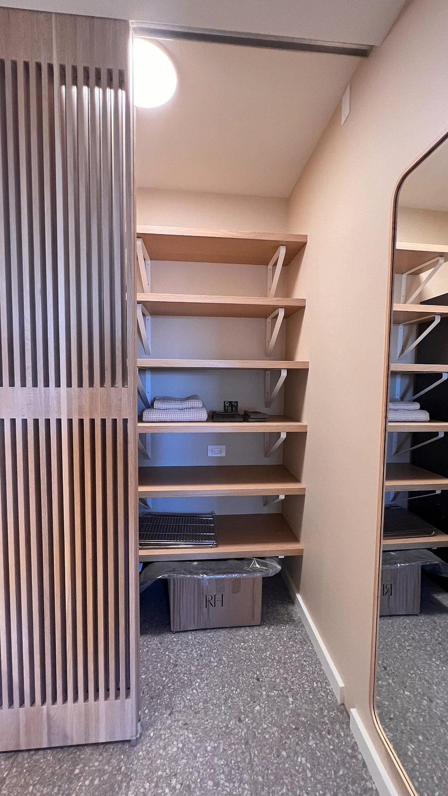 Pantry/linen storage