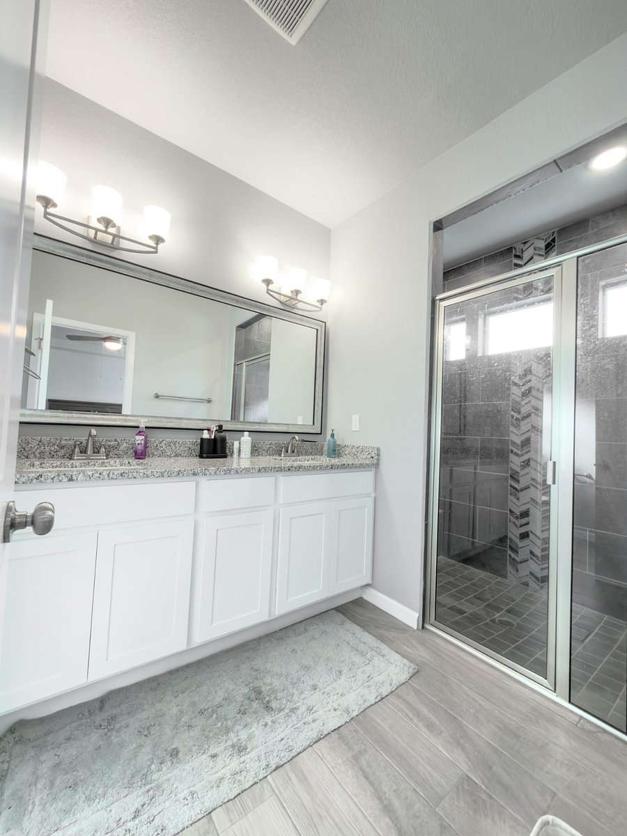 Main Bedroom bathroom