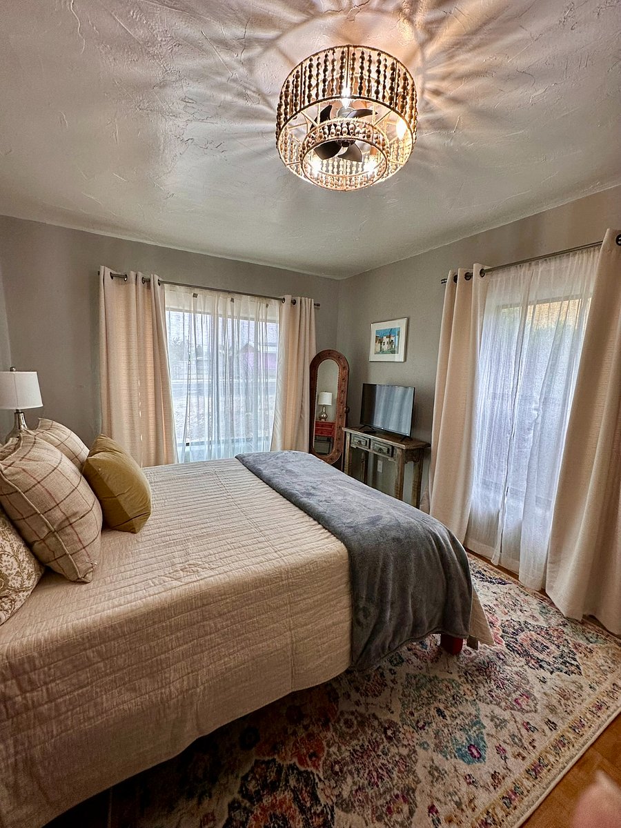 Queen Bedroom