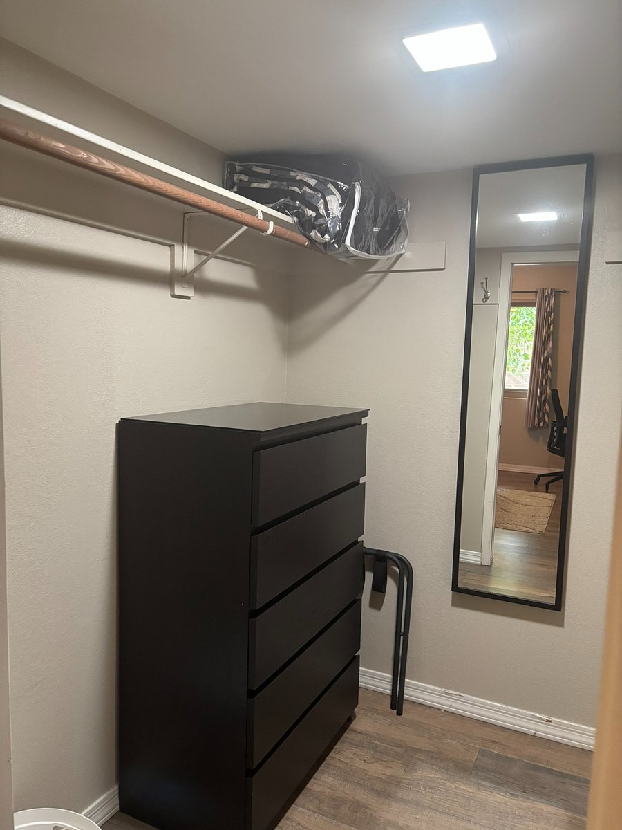 walk-in closet