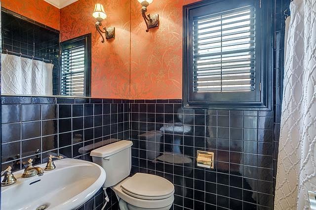 full bathroom