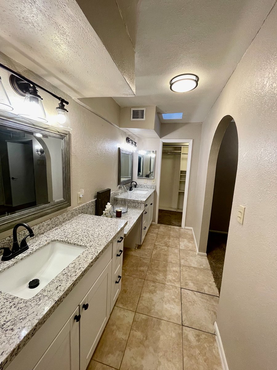 primary en suite bath with walk in closet on other end