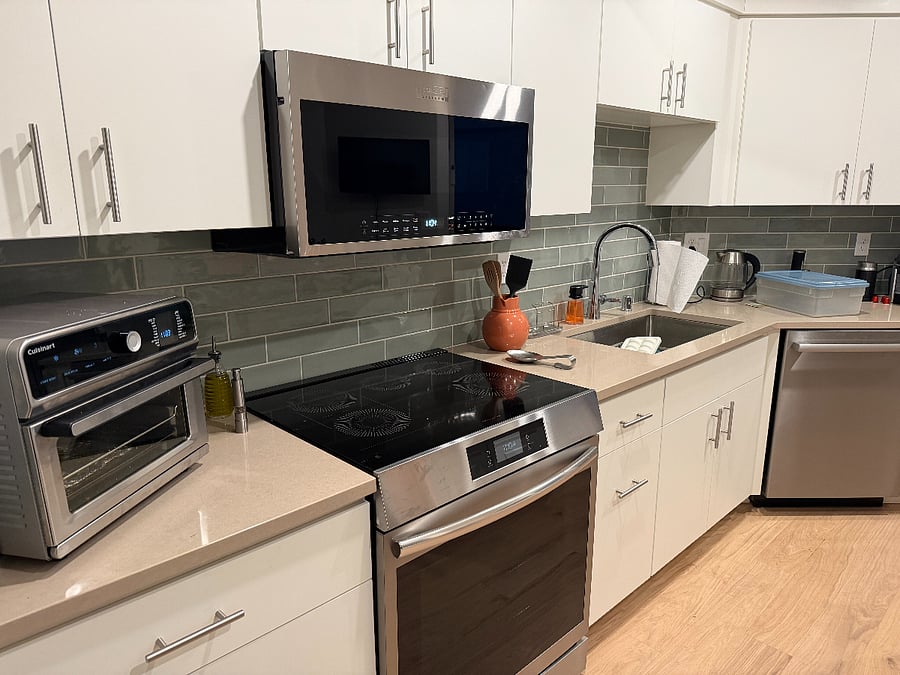 Kitchen appliances/sink