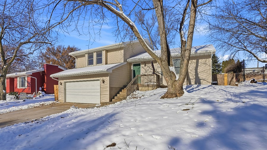 The adorable house sits perched on a hill in a quiet neighborhood that is a quick walk to Kinnick Stadium and the University of Iowa Hospitals and Clinics. It's also a quick 3 minute walk to the bus stop for easy access to the East side of campus.