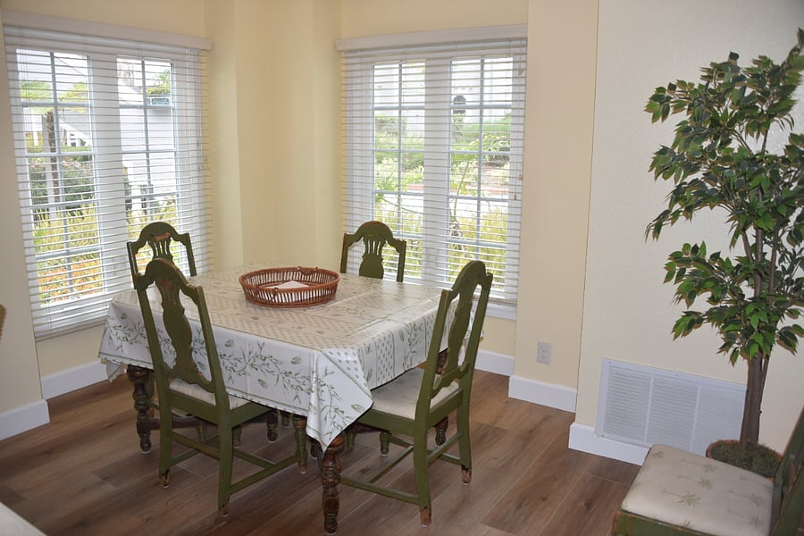 Kitchen dining area