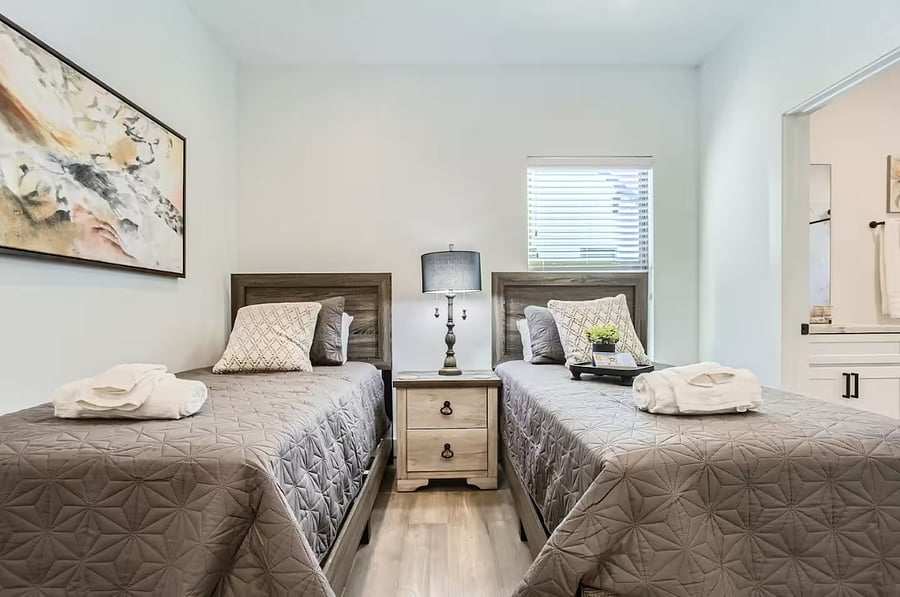 2nd bedroom (uptsairs 3rd level) with 2 twin beds 