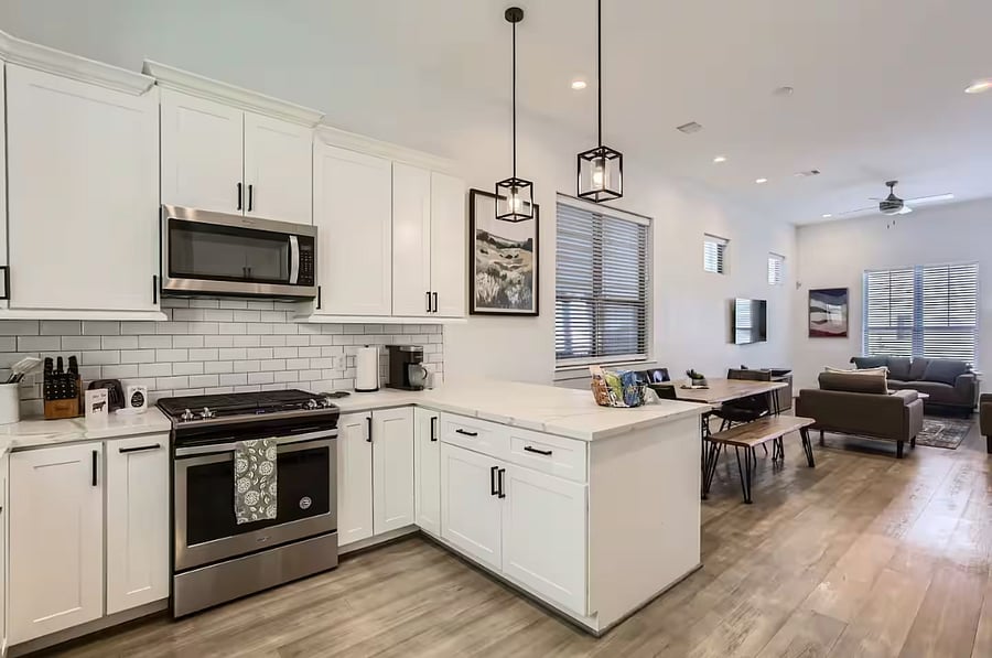 Kichen weith Stainless steel appliances