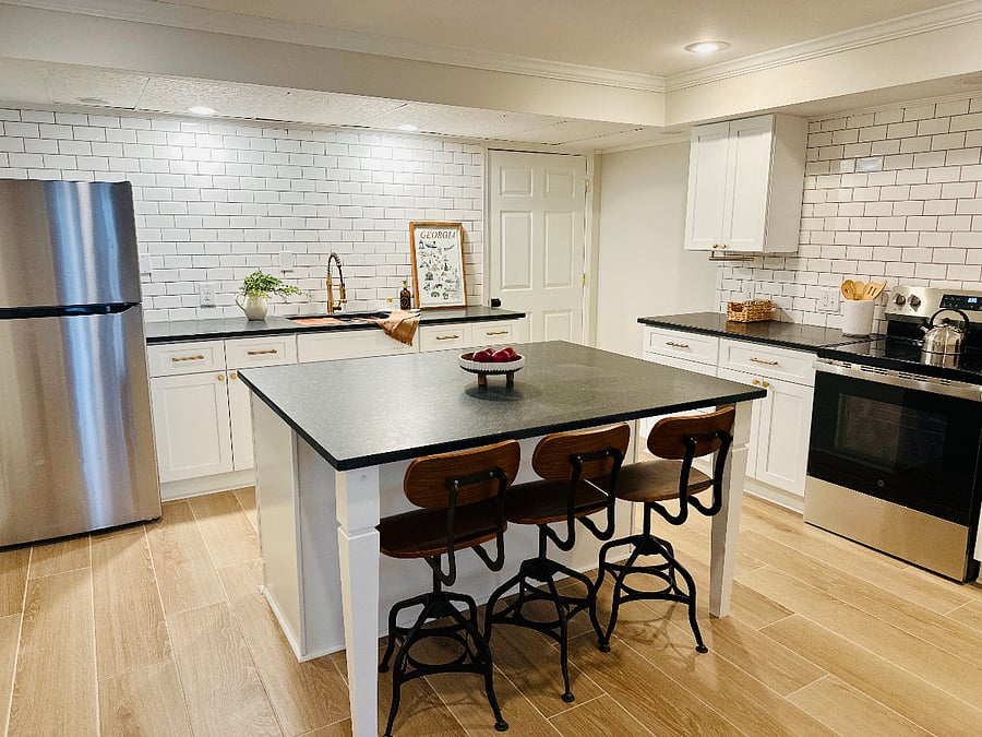 Full, stocked kitchen with large island and full size appliances