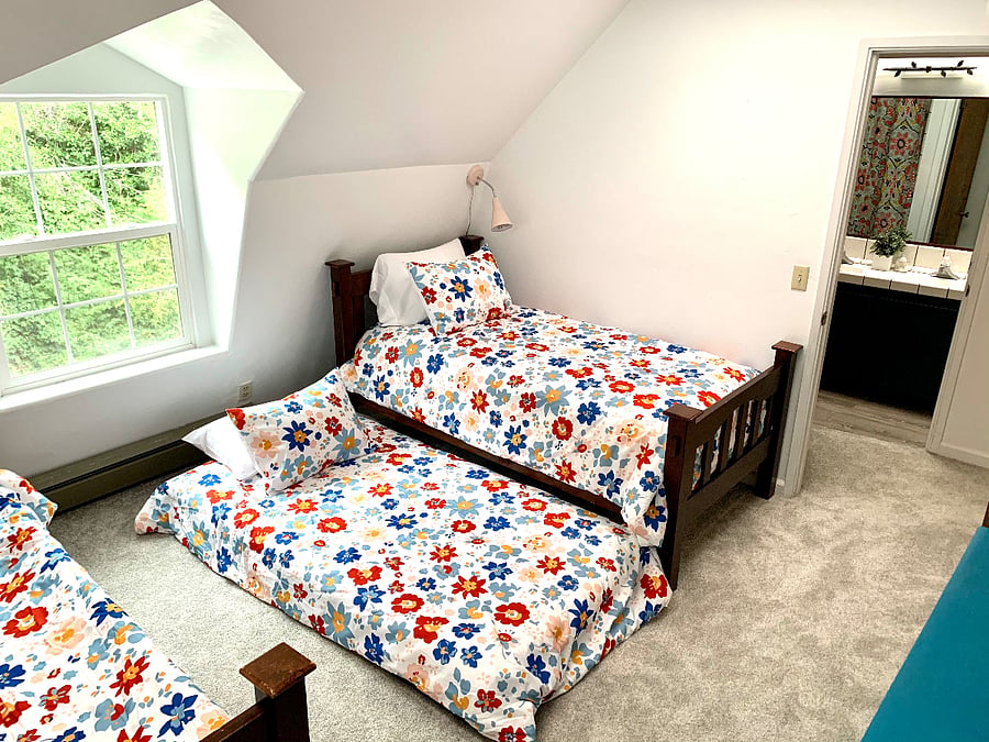 trundle option for 2nd bedroom