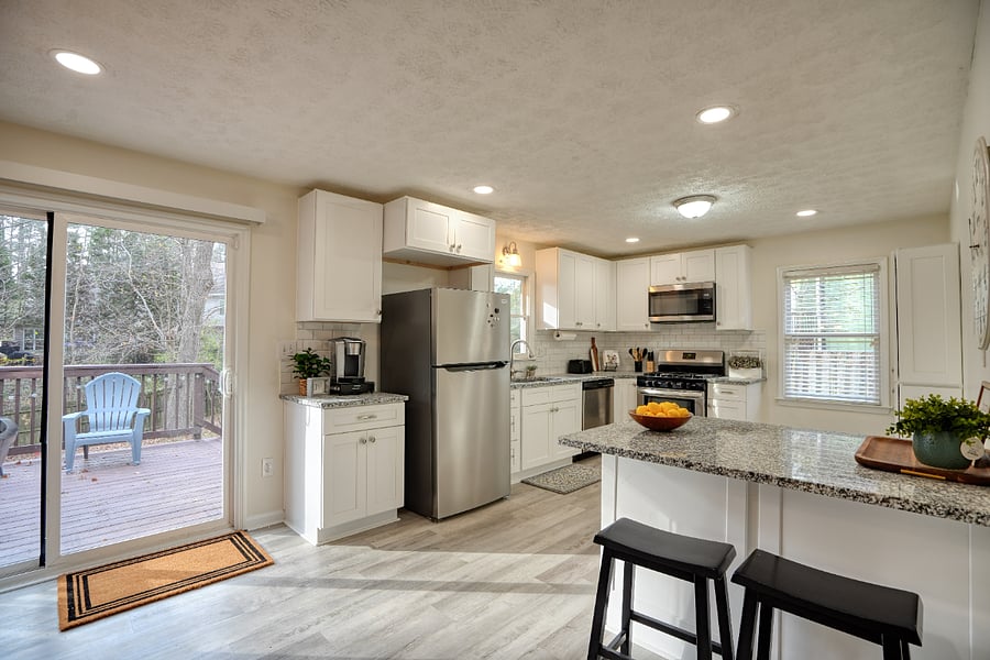 Spacious, bright, fully equipped kitchen