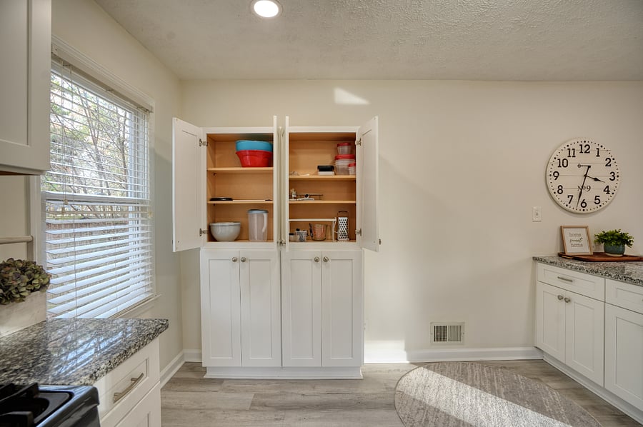 Well-stocked with knives, pots and pans, and baking supplies.