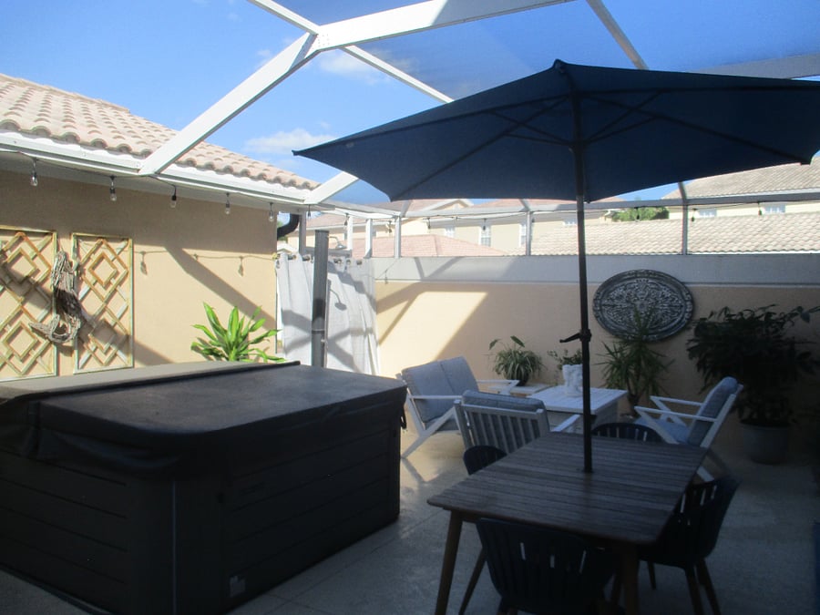 rear, enclosed, screened lanai