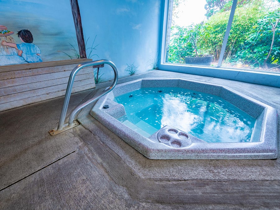 Soaking Tub in Clubhouse.
