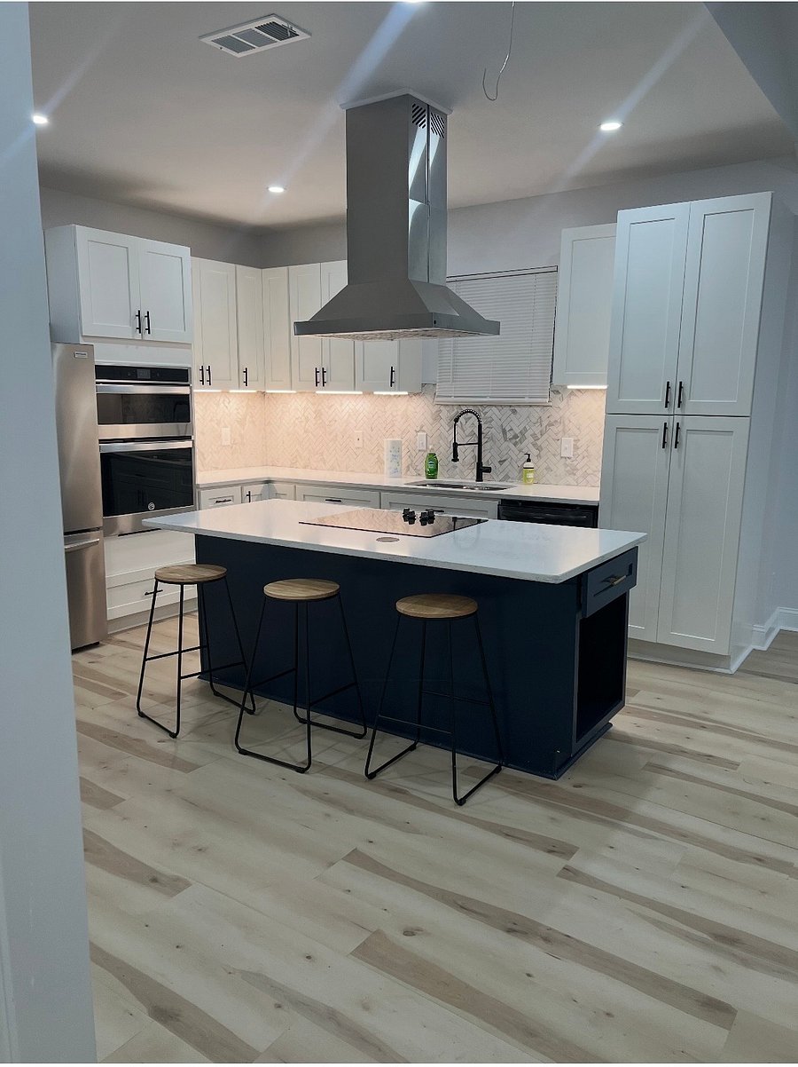 Kitchen with Oven/Microwave, Refrigerator, dishwasher, garbage disposal, sink