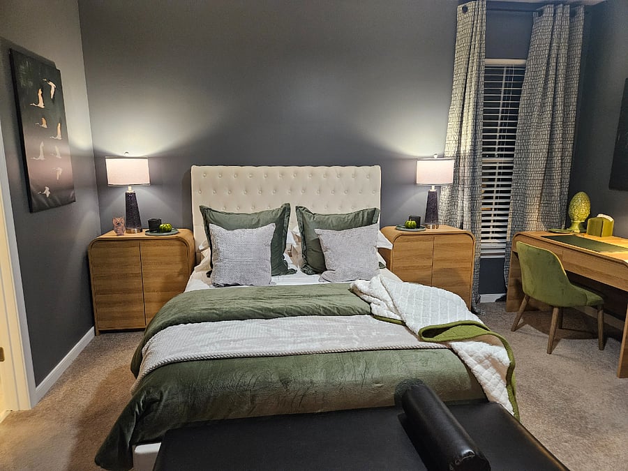 Green Unit Queen Bedroom