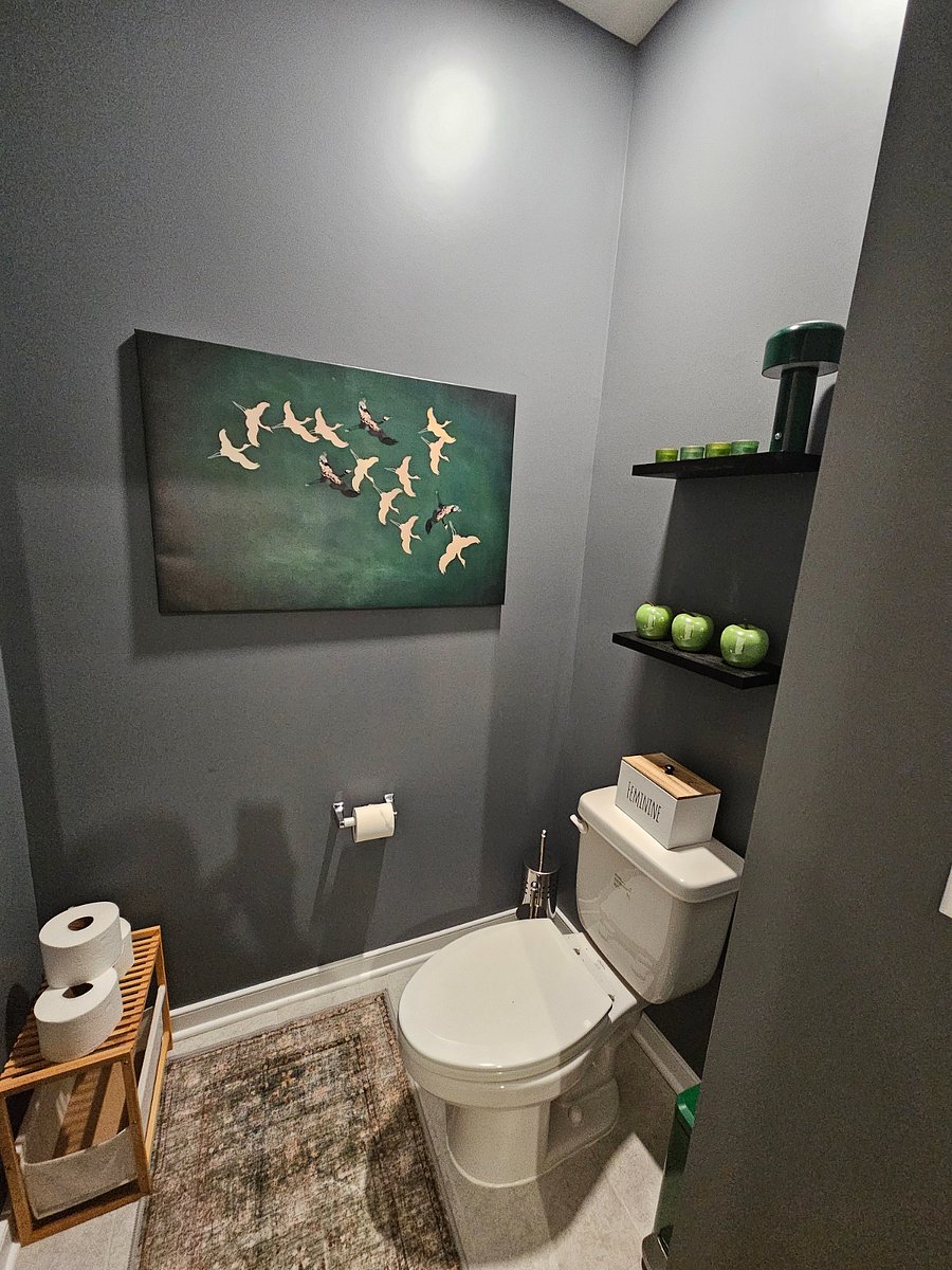 Have you privacy in the separate "Throne" room