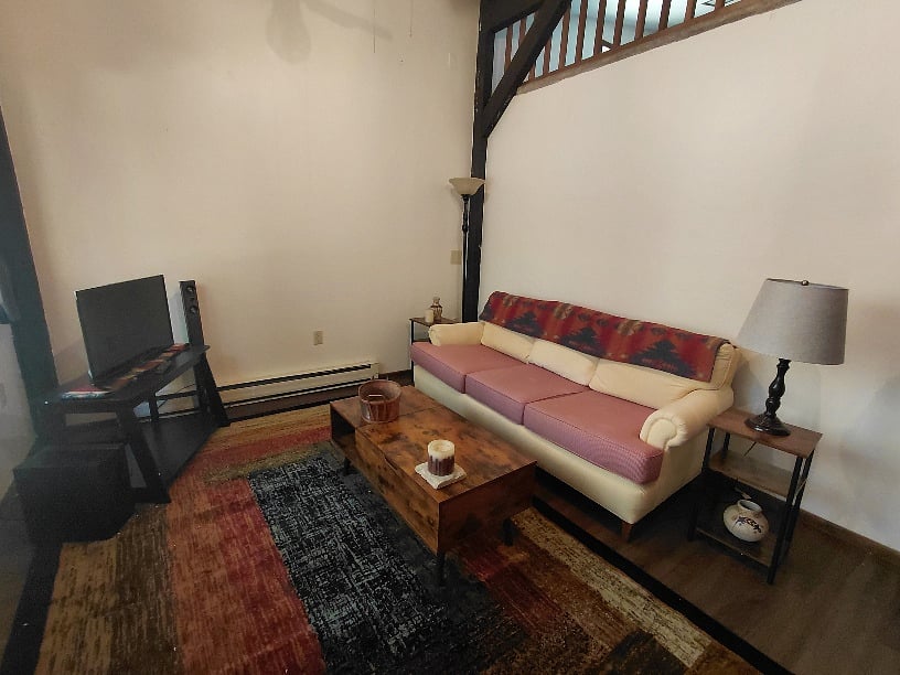 High ceilings with double ceiling fans (not shown).
