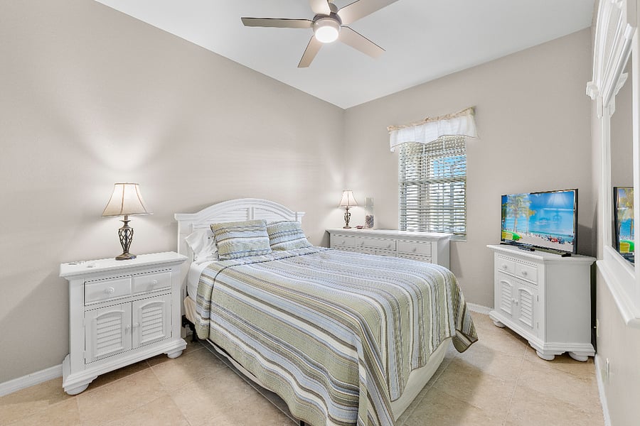 2nd Bedroom - Queen Bed