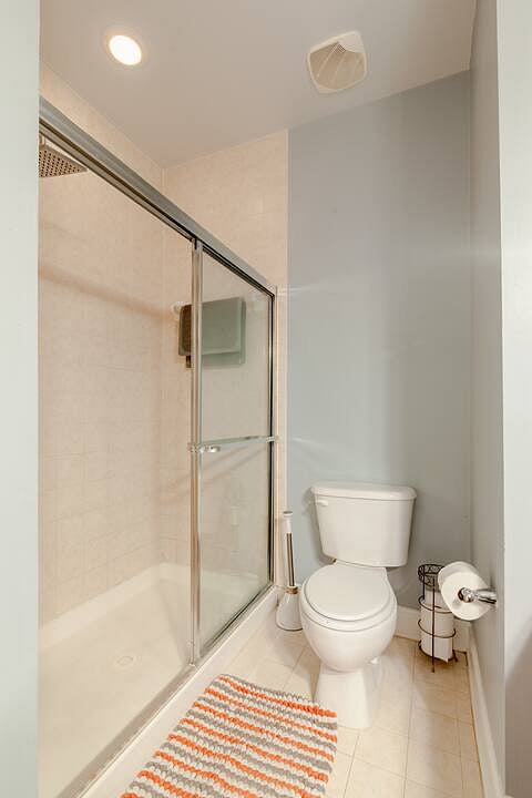 Primary bedroom bathroom