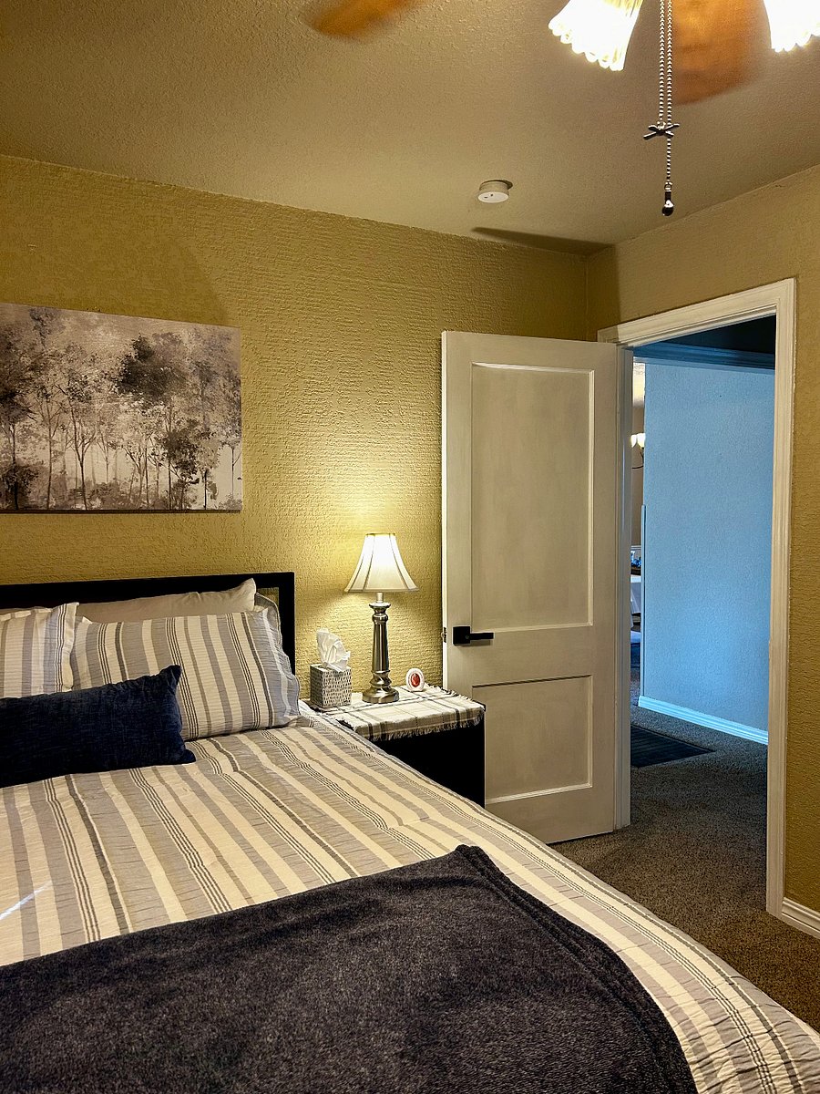 Master Bedroom with Queen Bed