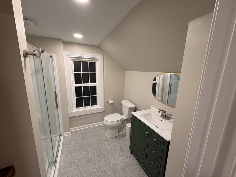 Full bathroom #2