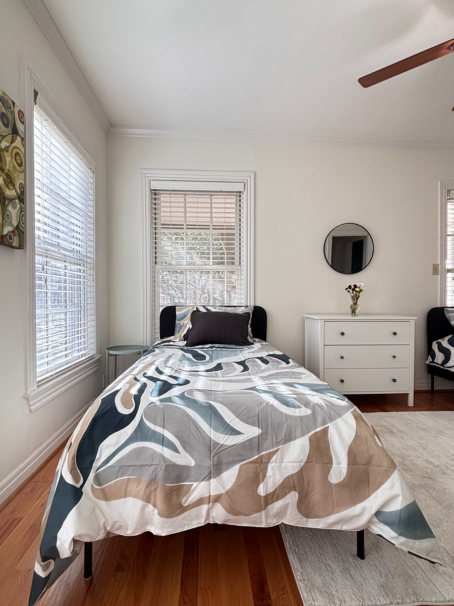 Bedroom2, twin beds