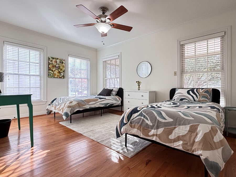 Bedroom2, 2 twin beds